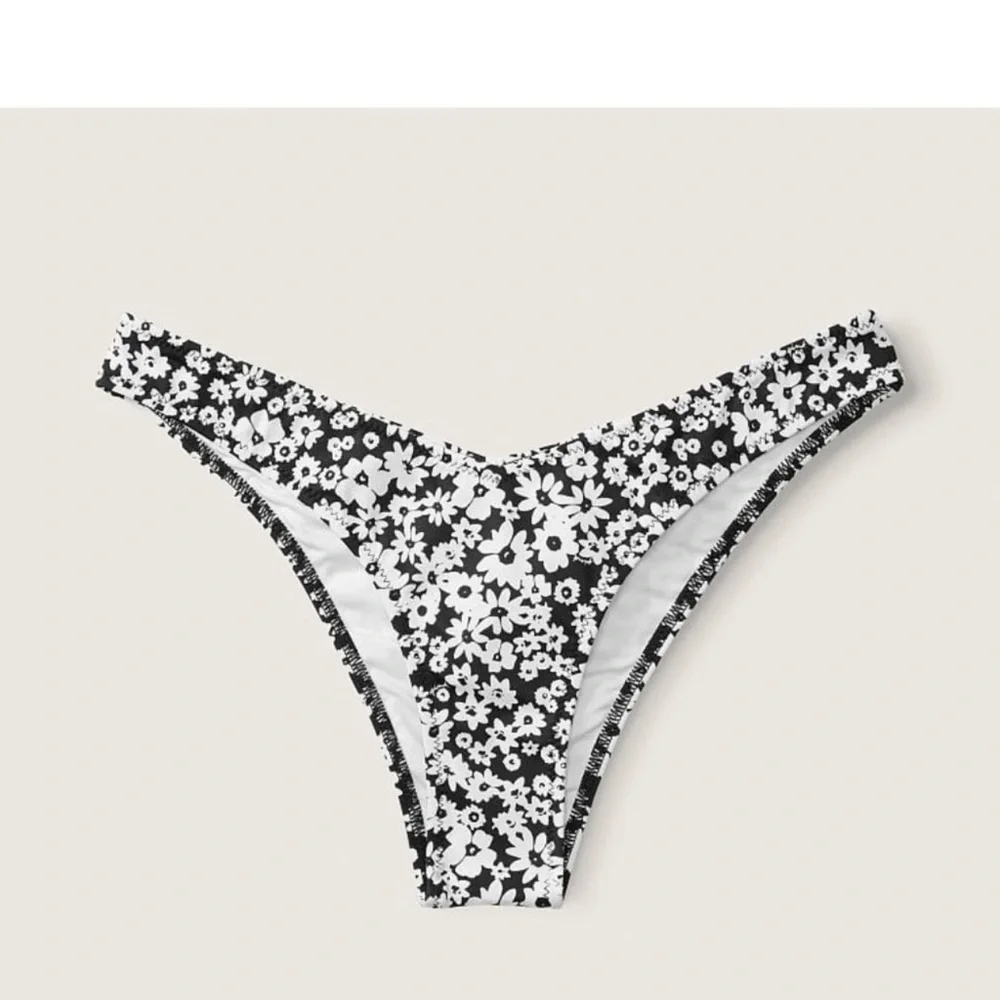 Victoria's Secret Pink Push Up Triangles
Bikini Top/V Front Itsy Bikini bottom - Picture 4 of 6